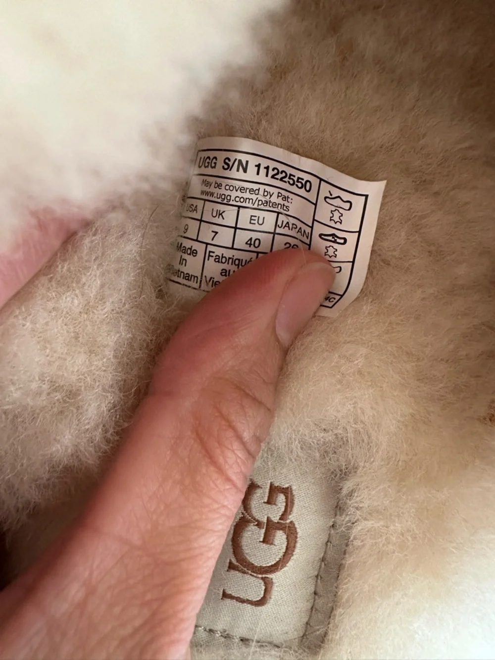 NWOT Women’s UGG Slippers - Picture 5 of 7